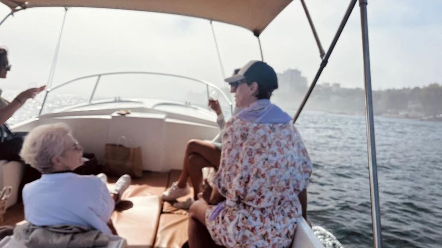 Porto: Douro River Boat Cruise with Port Wine Tasting - Three wines, Port, and the snack pairings