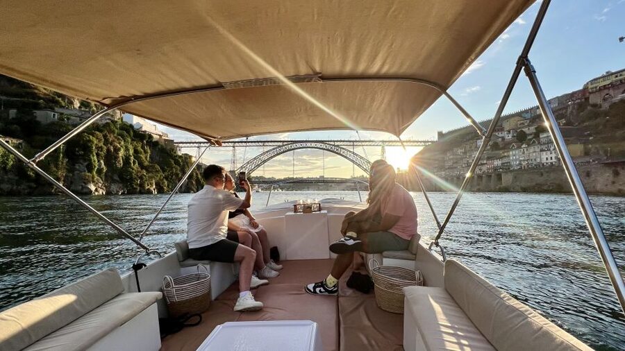 Porto: Douro River Boat Cruise with Port Wine Tasting - Is $47 a fair price for two hours?
