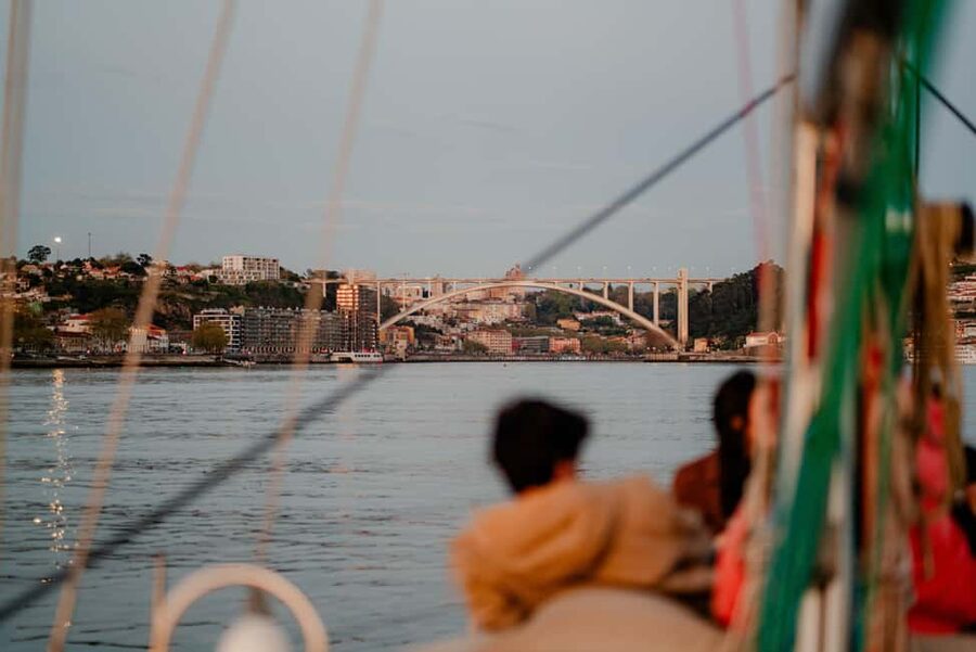 Porto: Douro River Boat Tour with Wine Tasting - Palácio de Cristal and Alfândega from the river