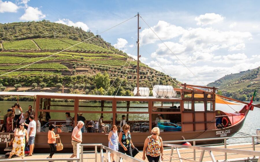 Porto: Douro Valley History & Wine Tour with Cruise & Lunch - São Leonardo da Galafura delivers the big Douro view