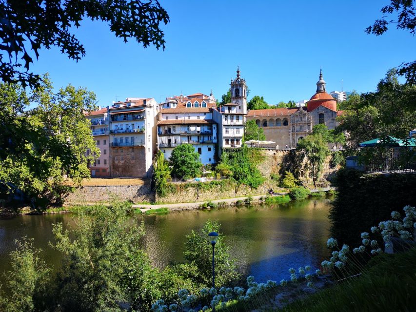 Porto: Douro Valley History & Wine Tour with Cruise & Lunch - A three-course lunch makes the middle of the day worthwhile