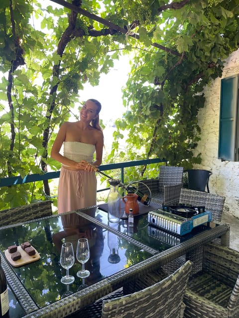 Porto: Douro Valley Wine Tour with a Sommelier & Boat Trip - The N222 drive into the Douro