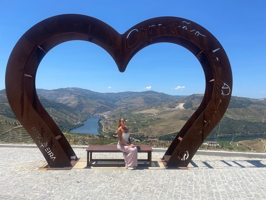Porto: Douro Valley Wine Tour with a Sommelier & Boat Trip - Lunch in Pinhão with Douro wine