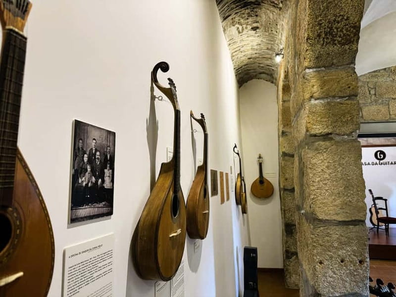 Porto: Fado & Port Wine in Traditional Portuguese Music Shop - A few practical details that affect the evening