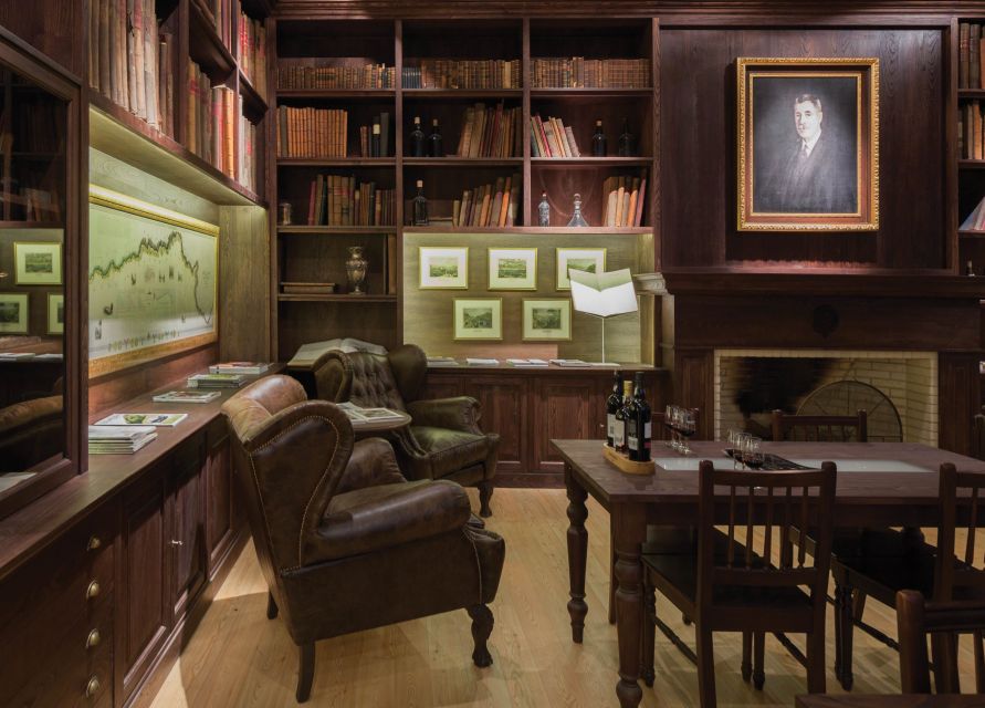 Porto: Graham's Port Lodge Tour & Vintage Room Wine Tasting - Graham’s family story and the guide’s role