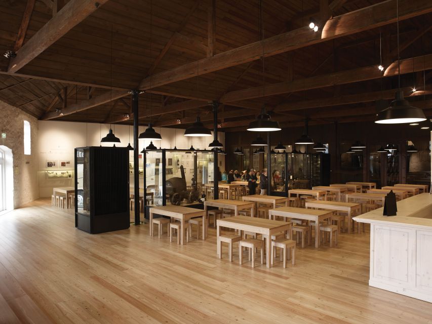 Porto: Graham's Port Lodge Tour with Premium Wine Tastings - Key points to know before booking