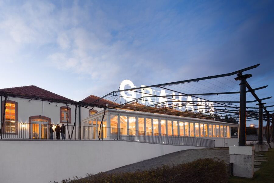 Porto: Graham's Port Lodge Tour with Premium Wine Tastings - Three Ports and three smart pairings