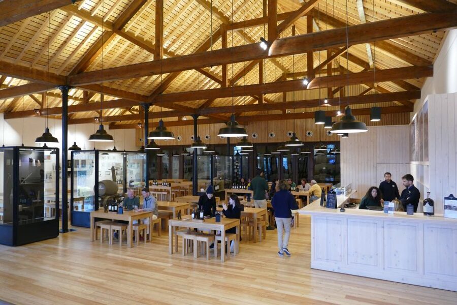 Porto: Graham's Port Lodge Tour with Premium Wine Tastings - Small details that make the visit better