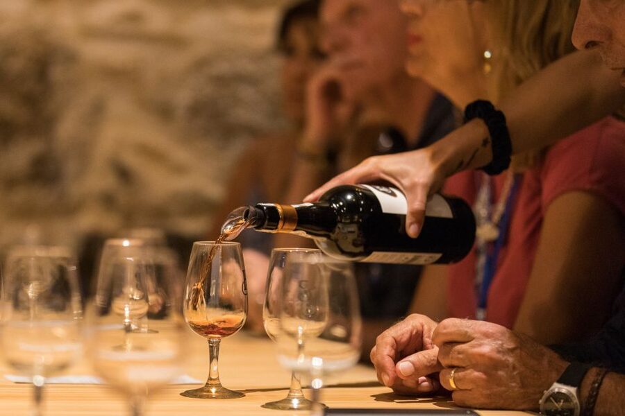 Porto: Guided Tour and Tasting of 3 Port Wines at Poças - Why Poças makes a good first Port visit