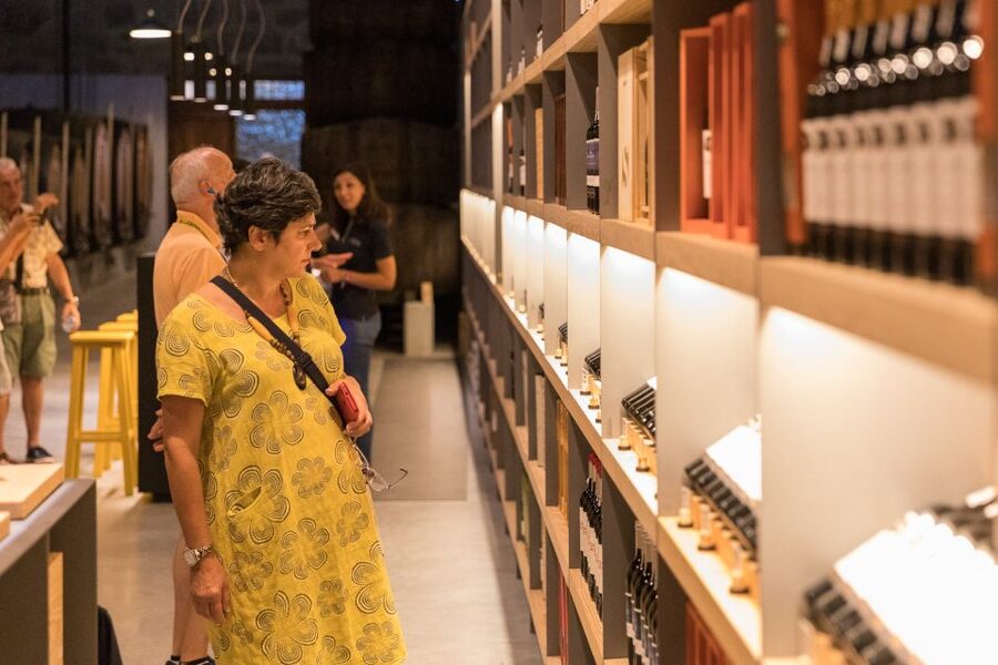 Porto: Guided Tour and Tasting of 3 Port Wines at Poças - Shopping for a bottle after the tasting