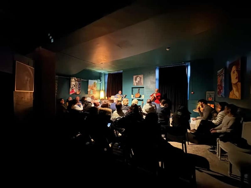 Porto: Intimate Fado Show & Port Wine in Trindade Noble Hall - Getting there without losing time