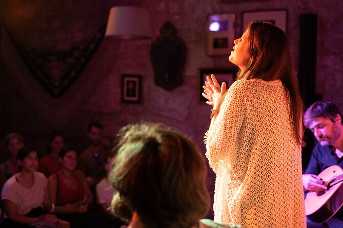 Porto: Live Portuguese Fado Experience with Port Wine - The final songs and audience participation