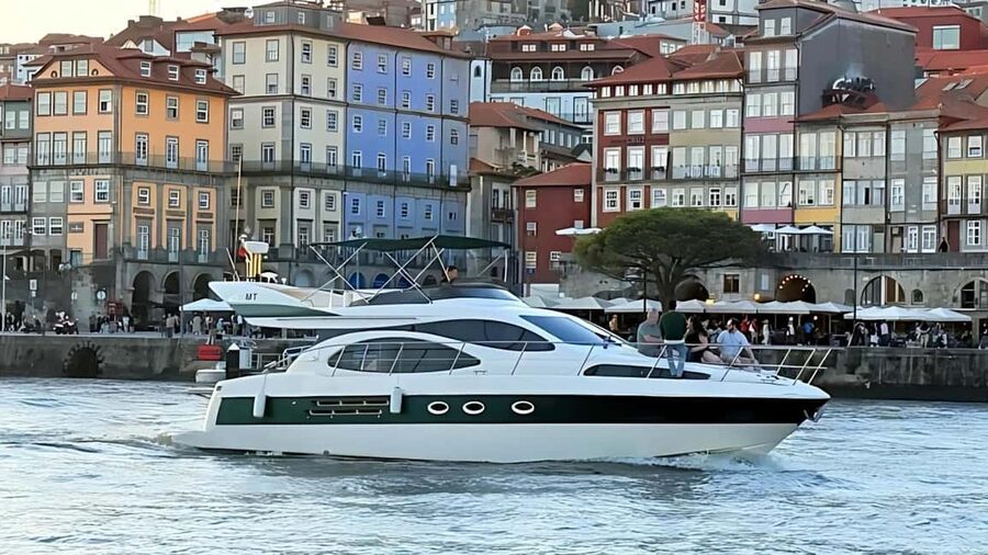 Porto: Luxury 6 Bridges Yacht Cruise with Wine & Snacks - Why Porto looks better from the Douro