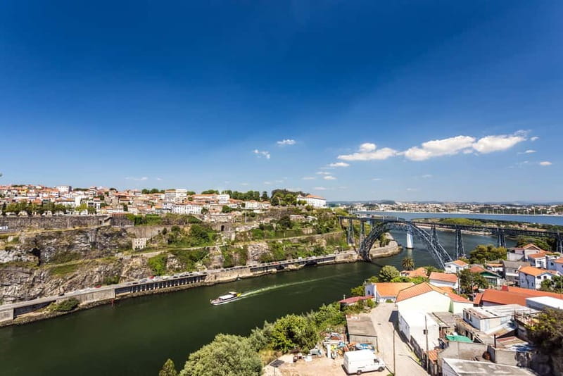 Porto: Magic Train Tour and Port Wine Cellar with Tastings - The two-Port tasting