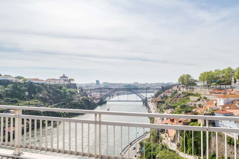 Porto: Magic Train Tour and Port Wine Cellar with Tastings - Returning through Porto’s central streets
