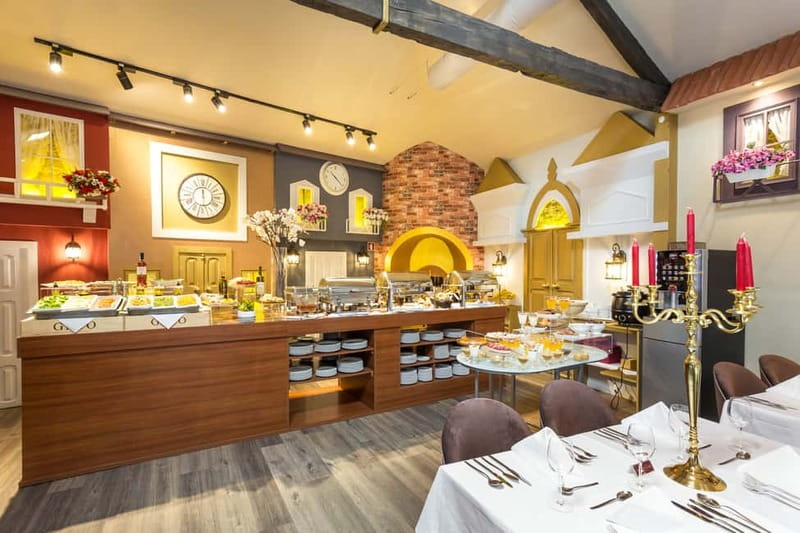 Porto: Magic Train Tour and Port Wine Cellar with Tastings - The optional Portuguese buffet lunch