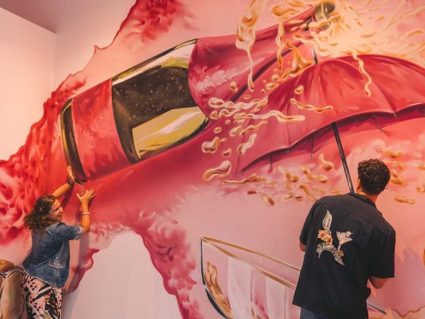 Porto: Pink Palace: The Eccentric World of Rosé Wine - Finding the entrance and handling the uphill walk