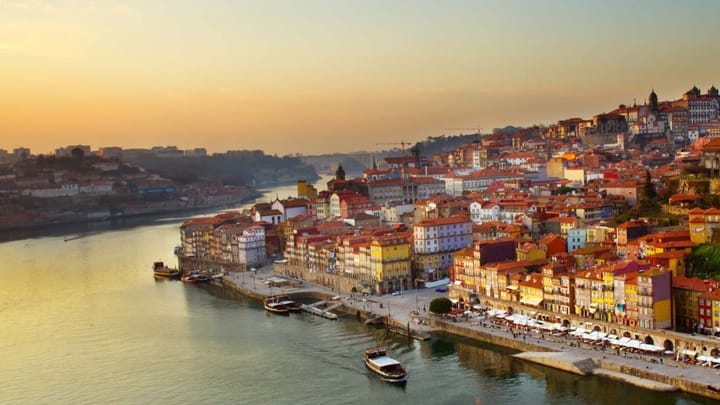 Porto: Port Wine Tour with 7 Port Tastings - The first cellar: a major Port house