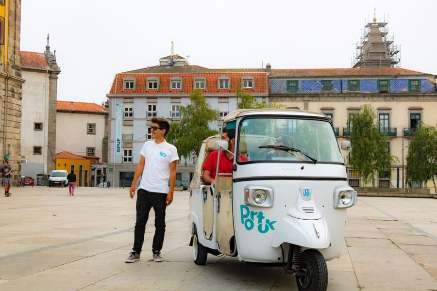 Porto: Private Tuk-Tuk Tour with Short Walks and Wine - From the Stock Exchange Palace to the old waterfront