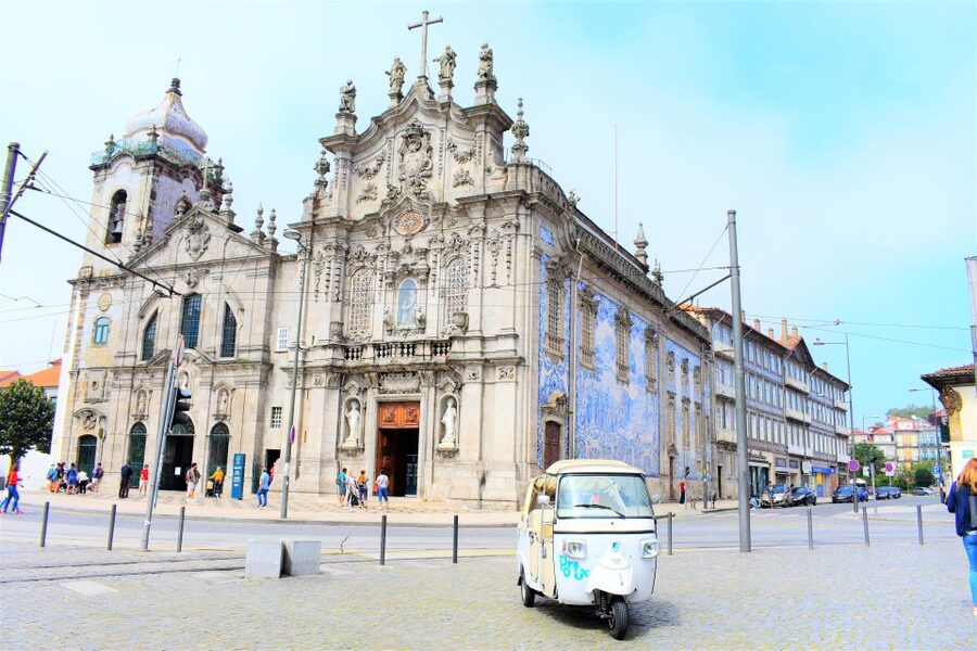 Porto: Private Tuk-Tuk Tour with Short Walks and Wine - Crossing Dom Luís I Bridge into Vila Nova de Gaia