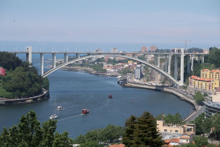 Porto: Self-Guided Bike and Boat Tour with Port Wine Tasting - Seeing Porto and Gaia from a rabelo boat
