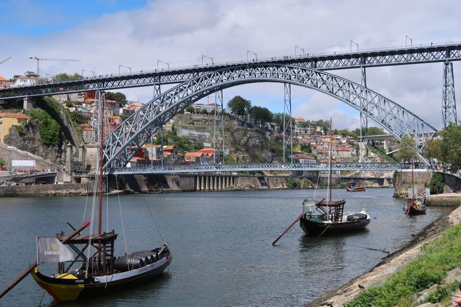 Porto: Self-Guided Bike and Boat Tour with Port Wine Tasting - What the $76 price really covers