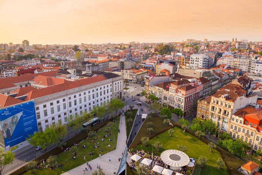 Porto: Sunset Walking Tour with Port Wine and Views - The Clérigos Tower and the Carmo church secret