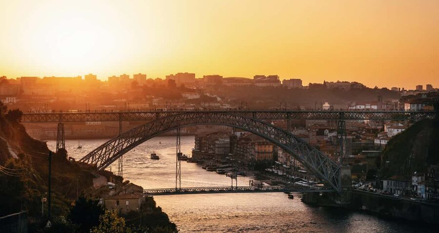 Porto: Sunset Walking Tour with Port Wine and Views - Aliados Avenue and the city center