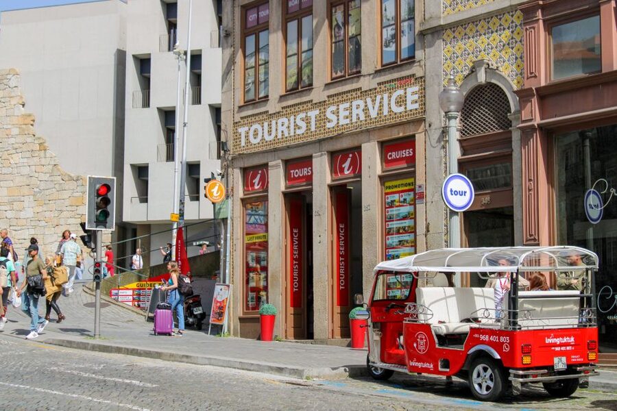 Porto: Tuk-Tuk Tour, Douro River Cruise, and Wine Tasting - Aliados, Santa Catarina, and Batalha by electric tuk-tuk