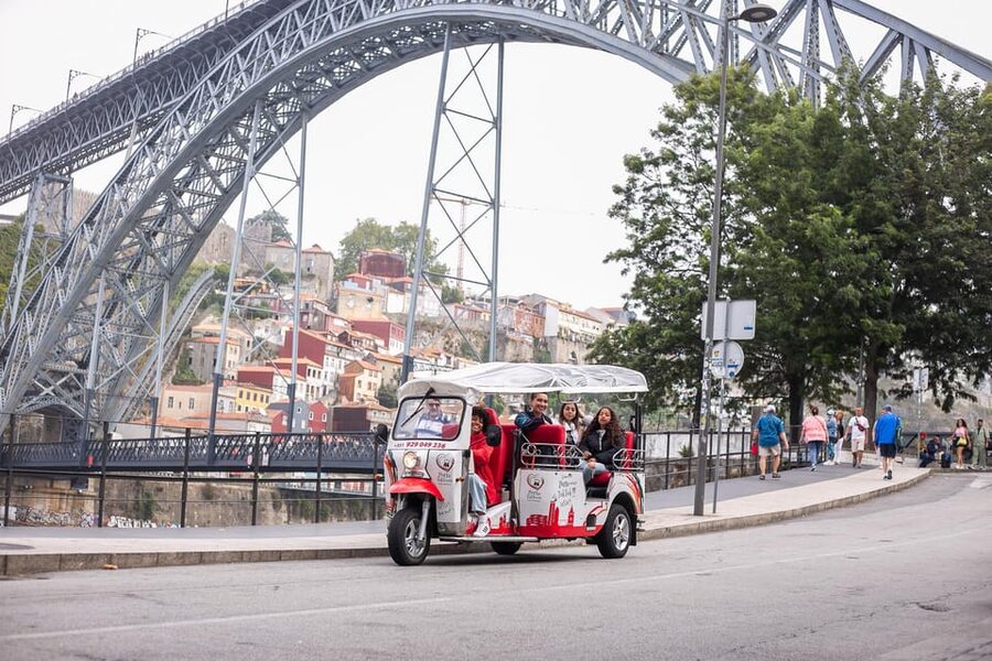 Porto: Tuk tuk Tours with Port Wine Tasting - Serra do Pilar for Porto’s big view