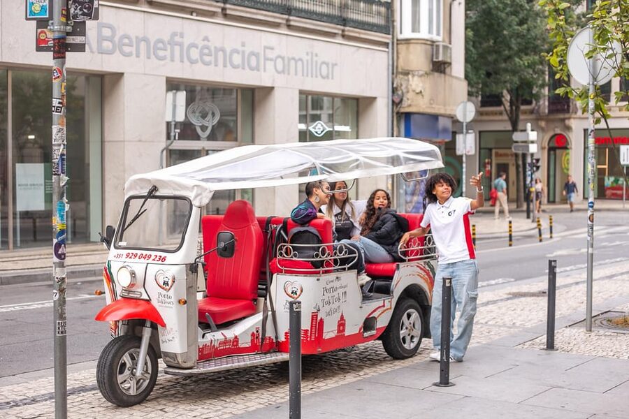 Porto: Tuk tuk Tours with Port Wine Tasting - Extending the ride to Foz or Matosinhos