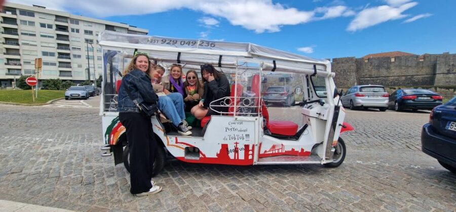 Porto: Tuk tuk Tours with Port Wine Tasting - The guides make the difference