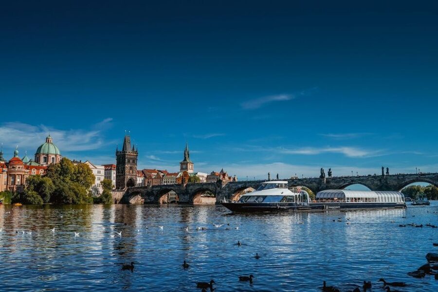 Prague: Evening Vltava River Eco Cruise with Prosecco - Under Charles Bridge, the cruise’s best moment