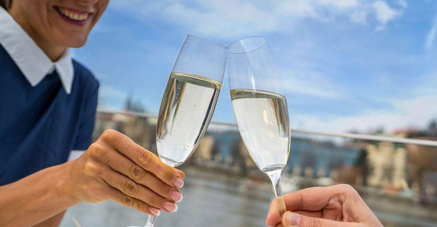 Prague: Evening Vltava River Eco Cruise with Prosecco - Sunset, darkness, and the best departure time