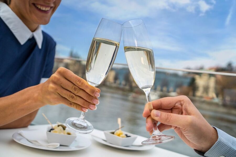 Prague: Evening Vltava River Eco Cruise with Prosecco - Crowds, seating, and service