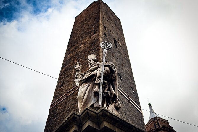 Private Bologna Food & Market Tour with 6 Tastings & Wine - Ending at Piazza Santo Stefano