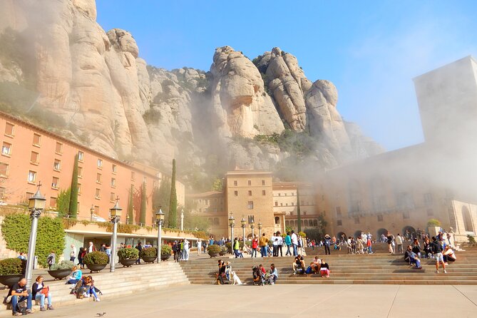 Private Montserrat with Lunch and Wine Tasting from Barcelona - Guides and the private group format