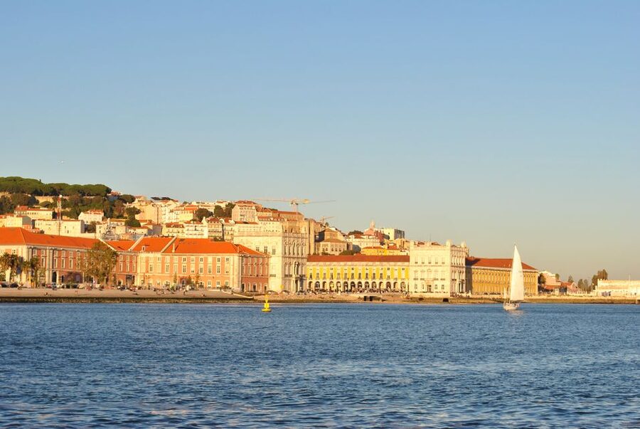 Private Romantic cruise with sparkling wine- 2-Hour- Lisbon - Should you book the private Tagus cruise?