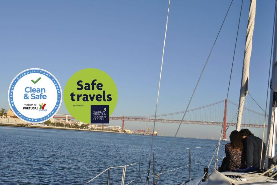 Private Romantic cruise with sparkling wine- 2-Hour- Lisbon - Leaving Lisbon behind on the Tagus