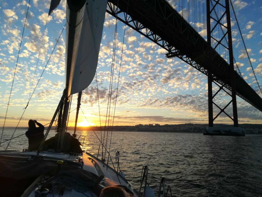 Private Romantic cruise with sparkling wine- 2-Hour- Lisbon - Is $305 good value for two?