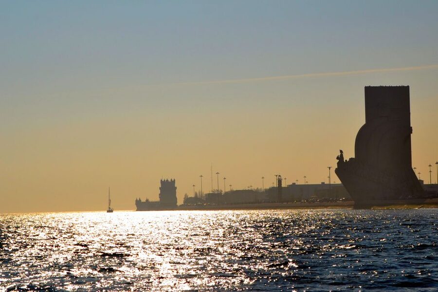 Private Romantic cruise with sparkling wine- 2-Hour- Lisbon - Who will enjoy this cruise most
