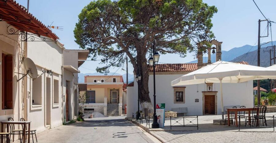Private tasting of 6 cretan wines in Fres village - A village square instead of a formal tasting room