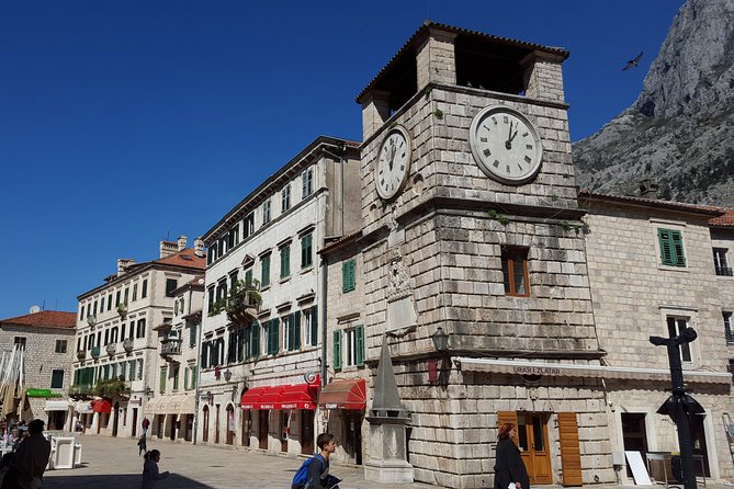 Private Walking tour with Wine and Food - What the old town walk gives you