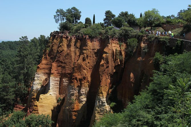 Provence Wineries and Luberon Villages Day Trip from Aix-en-Provence - Roussillon and the ochre country