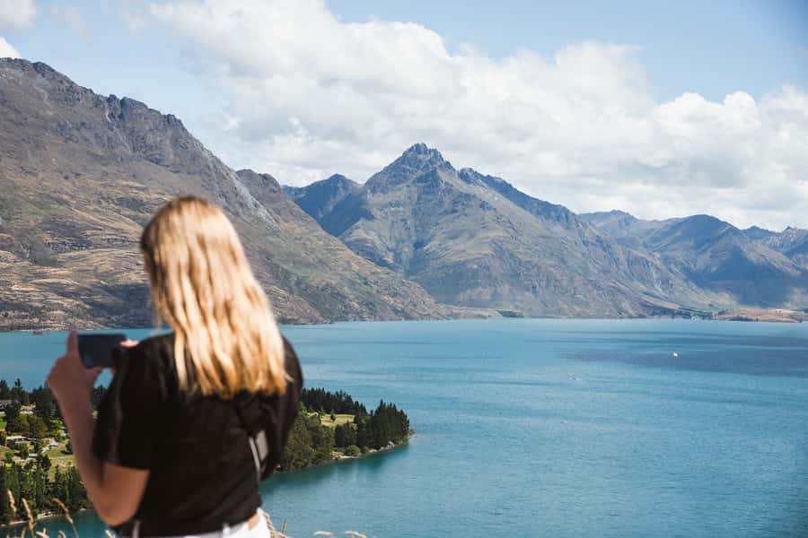 Queenstown: Scenic Highlights, Tour with Wine & Lake Cruise - Why this half-day tour works so well