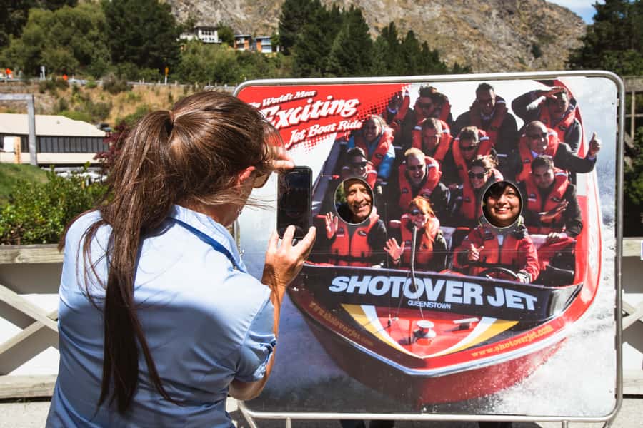 Queenstown: Scenic Highlights, Tour with Wine & Lake Cruise - The Shotover River and a quick burst of adventure