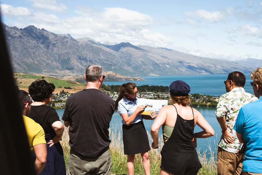 Queenstown: Scenic Highlights, Tour with Wine & Lake Cruise - Queenstown’s first viewpoint sets the scene