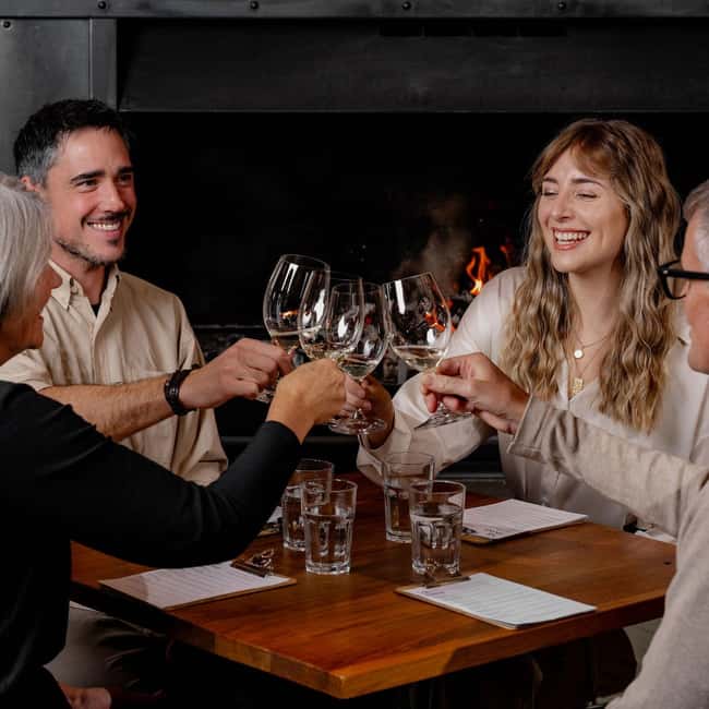 Queenstown: Wine & Food Tour, Scenic Tastings & Paired Lunch - Meeting your guide in central Queenstown