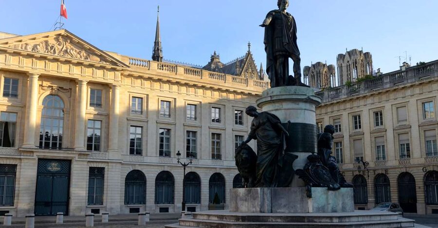 Reims : city-center discovery tour and champagne tasting - Why this short walk works in Reims