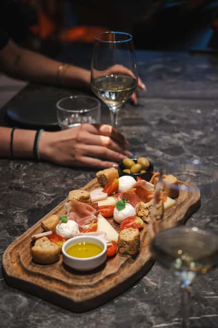 Rethymno: Cretan Wine Tasting Guided Tour with Local Food - Local food on the tasting plate